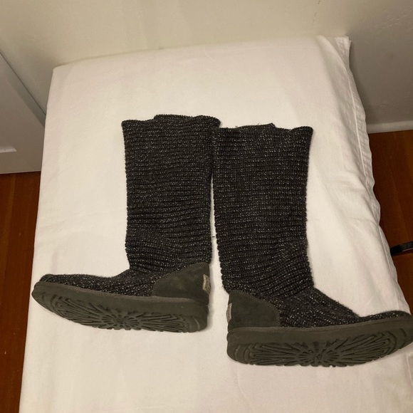 Ugg Classic Cardy Sweater Boot, Size 7, Great Condition - Picture 3 of 6